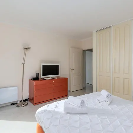 Victoria Bilocale Centro Citta E Vista Mare Ментона