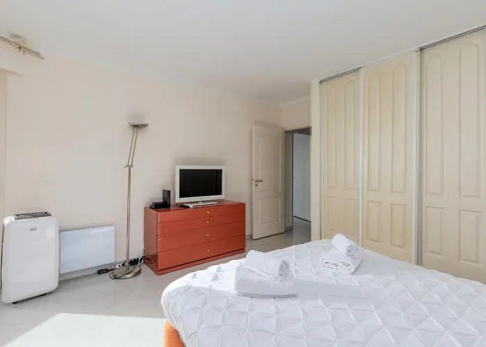 Victoria Bilocale Centro Citta E Vista Mare 芒通